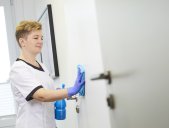 Cleaning work in the office of avitea Industrieservice