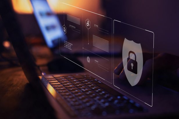 Sicherheitslaptop mit Schloss und Stellschrauben