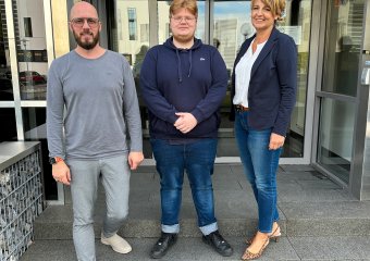 neuer Azubi avitea Industrieservice Karsten Bansemer und Jacqueline Sommer mit neuem Azubi