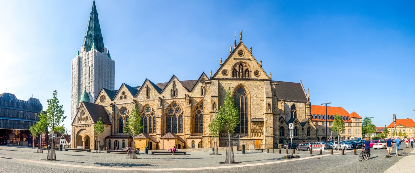 Weitwinkelaufnahme von Paderborner Dom